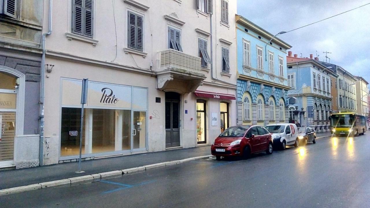 Studio In Pula Center Экстерьер фото